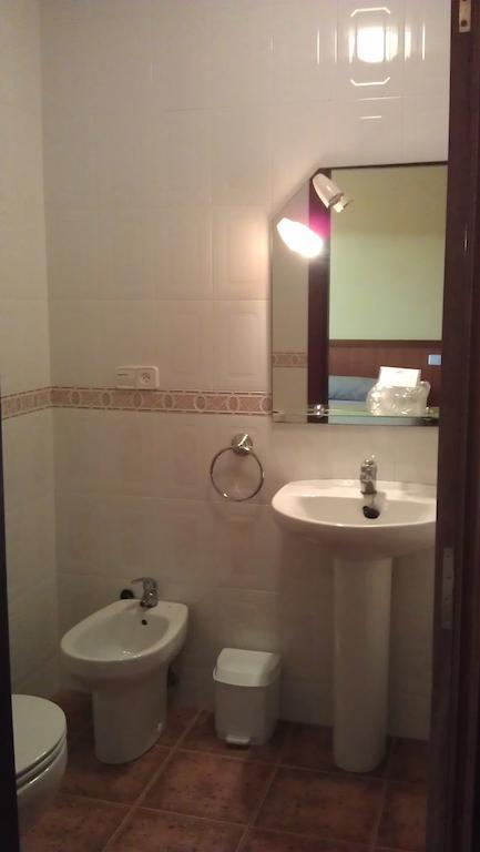 Frades Hostal Restaurante O'Cadaval חדר תמונה