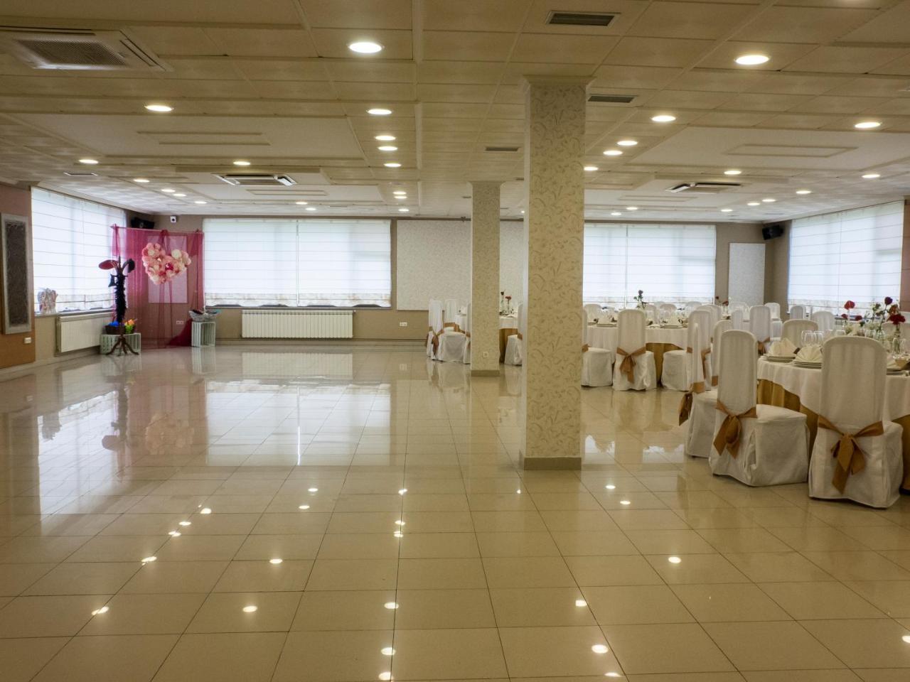 Frades Hostal Restaurante O'Cadaval מראה חיצוני תמונה